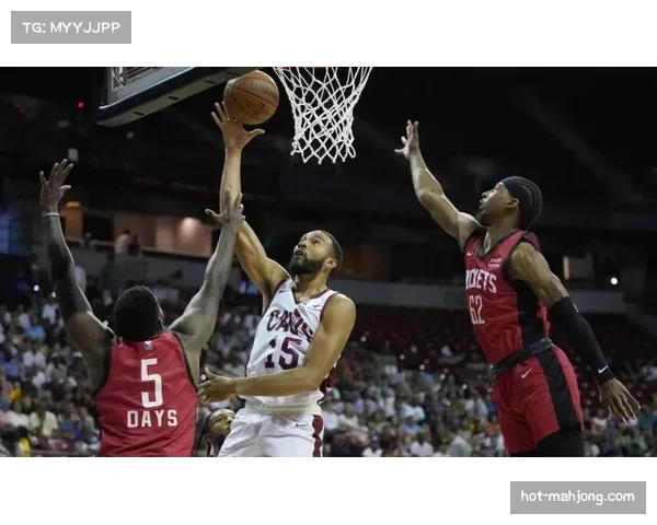 骑士年轻核心莫布里顶住高强度压力，在战术体系中扮演愈发关键角色